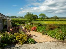 Light bungalow with a view of countryside and river, bungalow in Haverfordwest