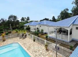 Bungalow charmant à Capesterre-Belle-Eau avec piscine partagée