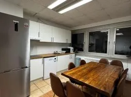D1 Frankfurt 230m2 - 7 Einzelzimmer mit 2 Parkplätzen