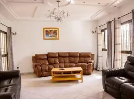 Apartment Sleeps 6 with Free Parking