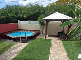 Saint-François में, होटल Gîtes Monoï 4 personnes avec piscine privée