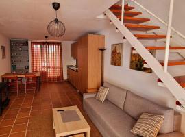 Casa en El Pedroso de tres habitaciones, Hotel in El Pedroso