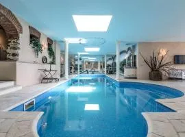 5 Bedroom Nice Home In Bollengo To