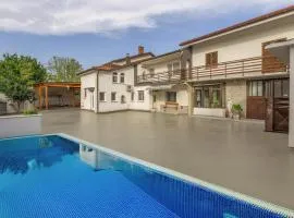Gorgeous Home In Pregarje-Obrov