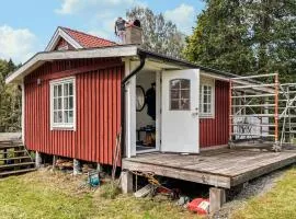 2 Bedroom Cozy Home In Hindås