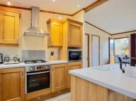 Devon Comfort Lodge with Hot Tub - Spa Resort in Devon