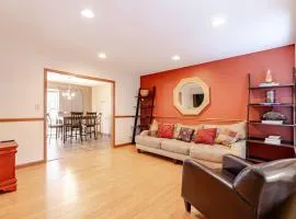 Mountain View-Steam Shower-2 Tier Patio- King Bed