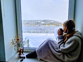 Bergen sunrise Apartment - self check in - Free Parking, place to stay in Bergen