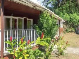 Bungalow charmant proche de Bouillante avec climatisation.
