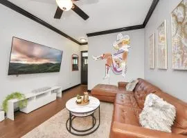 Vibrant Vegas Vibes - Hot Tub & Games - Perfect 4 Family & Groups