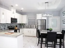 2Bd Modern Home In Gated Community