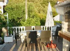 Family-friendly apartment with parking in Vinišće, 100 m²