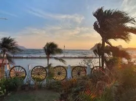 SeeSea Thai wooden house on beachfront