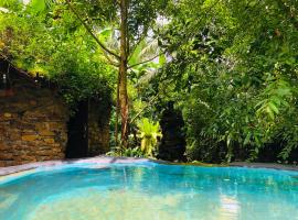 Villa rock by earth house, hotel v destinaci Matugama