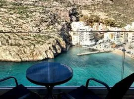 Gozo Xlendi Coastal Apartment with Stunning Sea View, Free Private Parking, AC & WiFi
