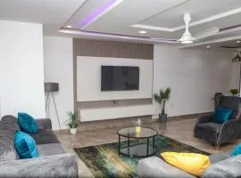 Beautiful Serviced apartment at Nanakrom Accra、Ashalebotweのコテージ