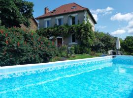 Gite à la ferme, hotel in Pierrefiche