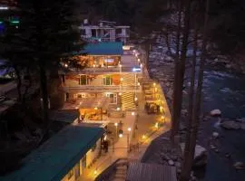 The Trippy Tribe Riverside Hostel Kasol