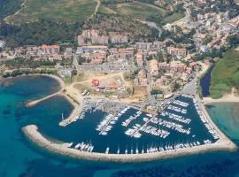 Solenzara T2 rez de villa, vue mer, proximité plage et village