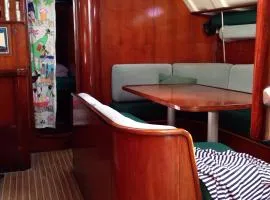Private yacht, day sail and houseboat