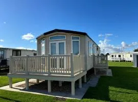 Millfield - G17, bath, central heating, bed linen - Meadow Lakes Caravan & Lodge Hire