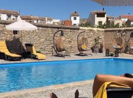 Ensueño Alojamiento Turístico, hotel in Alcublas