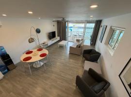 Luxury Waterfront Villa 431 F, hotel v destinaci Jolly Harbour
