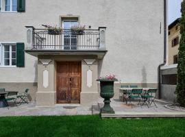 Villa Donata - Luxuriöses & großzügiges Apartment im Herzen von Kaltern, mit Innenhof, kostenlosem Parkplatz direkt am Haus, hotelli kohteessa Caldaro