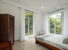 Greenwood Edge Kandy