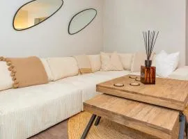Luxury two bed inc hot-tub and Free Parking