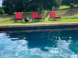 Domaine de Montmery sa piscine son jardin ses espaces
