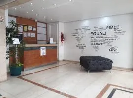 Hotel Suipacha Inn, a 100 mts del obelisco y a 100mts de Av Corrientes