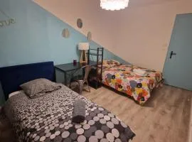 La maison ocre - chambre turquoise