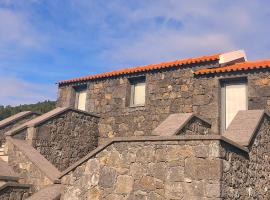 Casa do Grot&atilde;o - Turismo no Espa&ccedil;o Rural - Alojamento Rural, hotel con spa en Ribeiras
