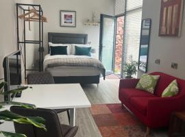 Hugo Mews Bright Studio Apartment, hotel v destinaci Bray