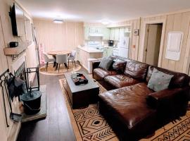 2BD 1BA - Mount Snow VT - Ski-Back Trail - Shuttle, apartamento en Dover