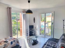 Appartement charmant à Ria-Sirach avec vue sur montagnes, 80 m², hotel v destinaci Ria