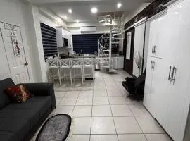 Elm's Secret Nest, Westmoorings-2 Bedroom Suite and Pool