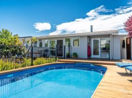 Studio Twenty5, Unique Poolside Retreat Near Nelson, apartment in Richmond