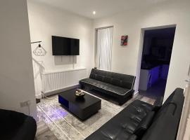 Large 6 Bed 6 Bathroom House - Ideal For Families, Large Groups, Contractors & Business Travellers, hotel v destinaci Watford