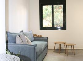 Pirgos Cozy Apartment for 4 by MPS, hotel v destinaci Pyrgos