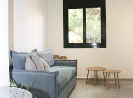 Pirgos Cozy Apartment for 4 by MPS
