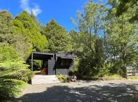 The Divvy Hut Raglan Retreat