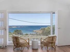 Waves at Boat Harbour, 65 Kingsley Dr - stunning house, fantastic waterviews and dog friendly