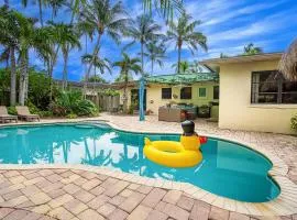 3-Bedroom Villa with Heated Pool and Tropical Yard in Hollywood Lakes