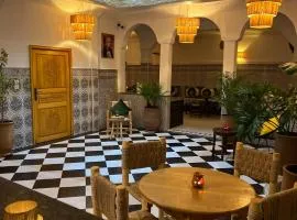 Riad dar lakbira