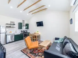 Private stylish studio, near CSUN, Fast Wi-Fi