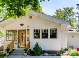 South Minneapolis Tangletown Charm, casa de campo em Minneapolis