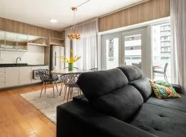 Duplex Decorado com dois quartos no Batel