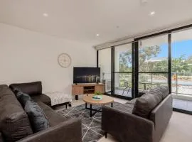 Bright 2-Bed Flat Near City Amenities